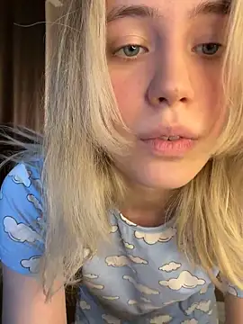 Snapshot of LovelyMiu chatting on 02-01-26, 02:15 LovelyMiu online show from 02-01-26, 02:15