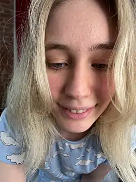 Snapshot of LovelyMiu chatting on 02-12-26, 11:27 LovelyMiu online show from 02-12-26, 11:27