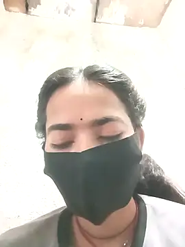 Snapshot of Sunali_Bendre chatting on 02-20-26, 03:03 Sunali Bendre online show from 02-20-26, 03:03