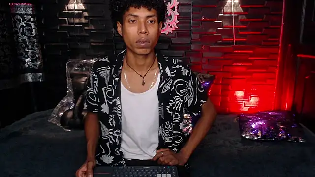 Snapshot of Walkers05 chatting on 02-23-26, 12:19 Walkers05 online show from 02-23-26, 12:19