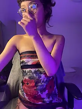 Snapshot of Miamhua-Cat- chatting on 02-06-26, 06:29 Miamhua-Cat- online show from 02-06-26, 06:29