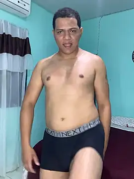 Snapshot of Loaisn chatting on 02-17-26, 12:51 Loaisn online show from 02-17-26, 12:51