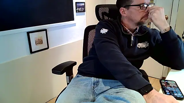 Snapshot of Scotsmanx chatting on 02-13-26, 08:27 Scotsmanx online show from 02-13-26, 08:27