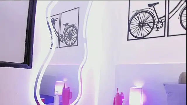 Snapshot of Summer1- chatting on 03-01-26, 12:40 Summer1- online show from 03-01-26, 12:40