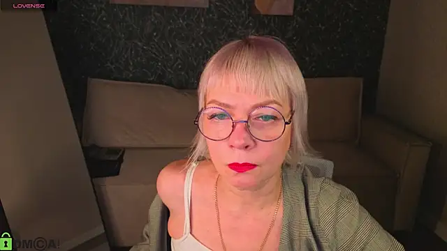 Snapshot of Ann_Annise chatting on 02-24-26, 01:03 Ann Annise online show from 02-24-26, 01:03