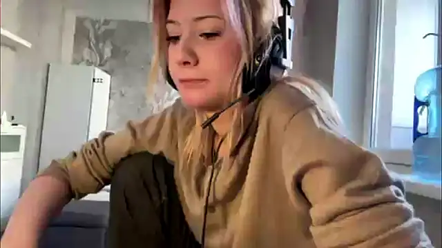 Snapshot of LadyFoxLove chatting on 02-10-26, 12:09 LadyFoxLove online show from 02-10-26, 12:09