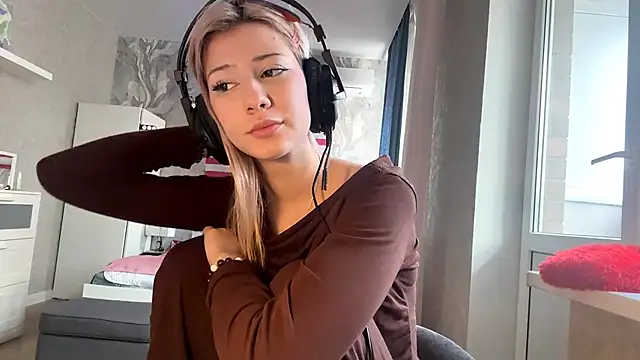 Snapshot of LadyFoxLove chatting on 02-16-26, 11:50 LadyFoxLove online show from 02-16-26, 11:50