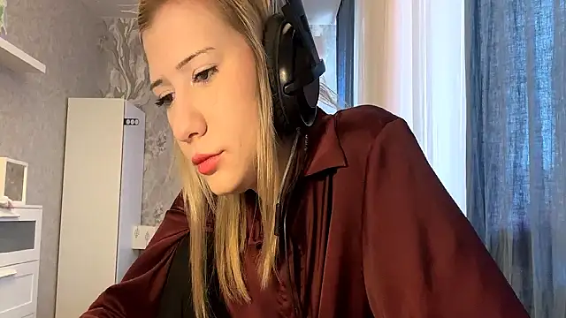 Snapshot of LadyFoxLove chatting on 02-26-26, 11:31 LadyFoxLove online show from 02-26-26, 11:31