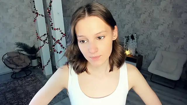 Snapshot of LianneBynon chatting on 02-17-26, 08:33 LianneBynon online show from 02-17-26, 08:33