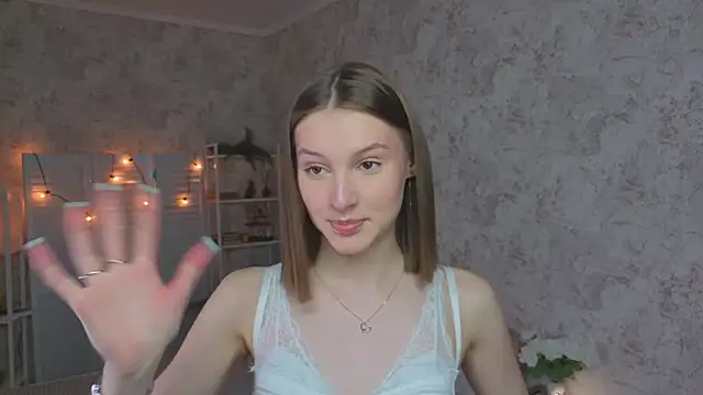 LianneBynon online show from 05-16-26, 08:22