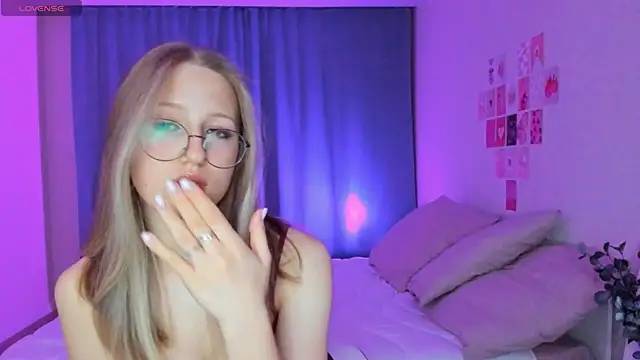 Snapshot of Vega_Taylor chatting on 02-26-26, 03:38 Vega Taylor online show from 02-26-26, 03:38