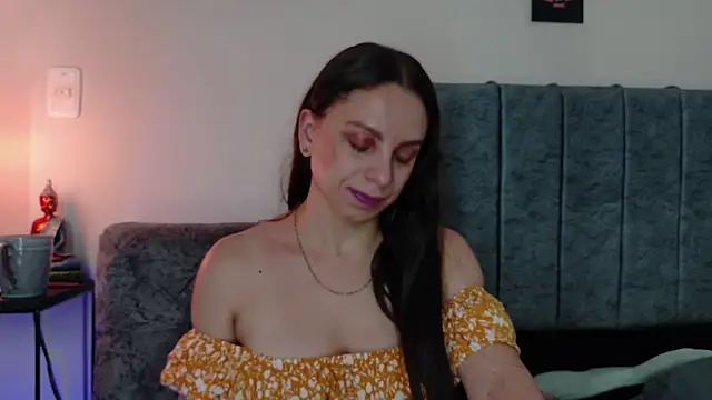 Snapshot of NatalyGuzman26 chatting on 03-25-26, 12:27 NatalyGuzman26 online show from 03-25-26, 12:27