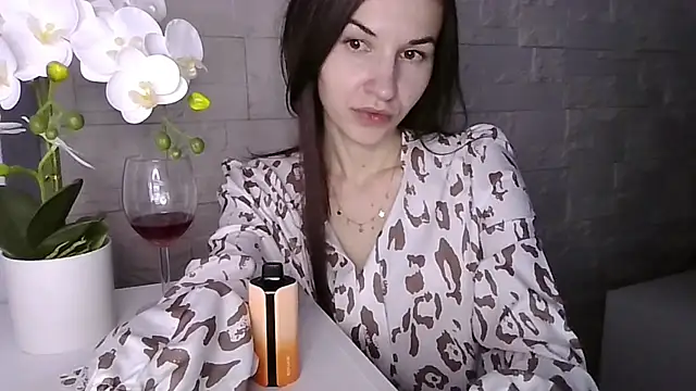 JuliaLovely online show from 03-27-26, 04:51