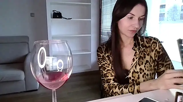 JuliaLovely online show from 03-28-26, 04:50