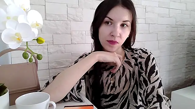 JuliaLovely online show from 04-06-26, 01:45