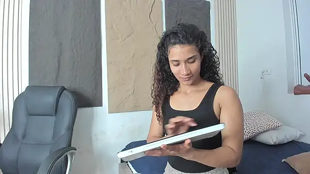 Snapshot of marian_rios chatting on 02-15-26, 11:19 marian rios online show from 02-15-26, 11:19