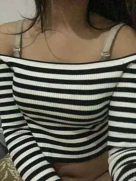 Snapshot of Nour-Lina chatting on 02-27-26, 01:27 Nour-Lina online show from 02-27-26, 01:27