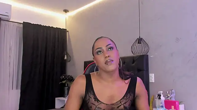 Snapshot of naomi__blair chatting on 07-23-26, 03:37 naomi blair online show from 07-23-26, 03:37
