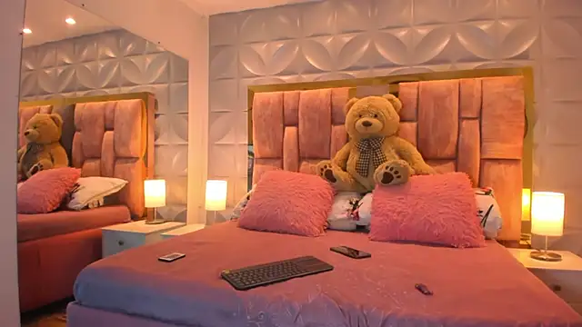 Paris Velvet online show from 02-02-26, 10:19