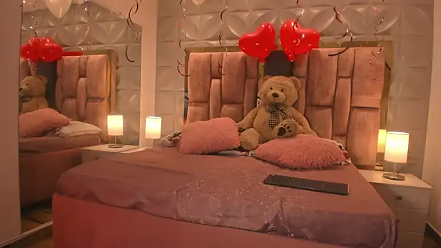 Paris Velvet online show from 02-14-26, 10:06