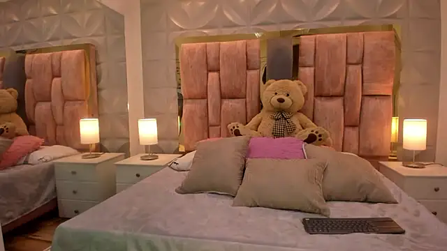 Paris Velvet online show from 02-24-26, 10:19