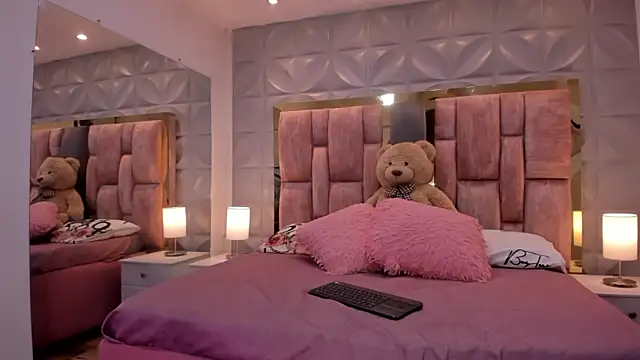 Paris Velvet online show from 03-20-26, 10:58