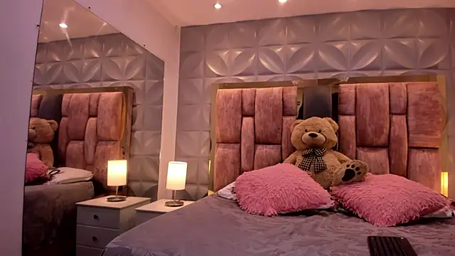 Paris Velvet online show from 04-14-26, 11:11