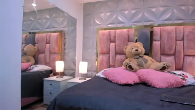 Paris Velvet online show from 04-17-26, 10:13