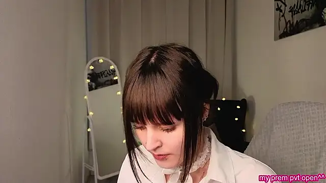 Snapshot of michelewild chatting on 02-15-26, 01:31 michelewild online show from 02-15-26, 01:31