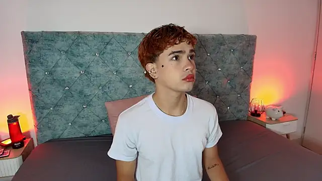 Snapshot of ryan_onFire chatting on 04-08-26, 01:11 ryan onFire online show from 04-08-26, 01:11