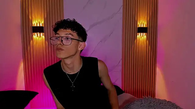 Snapshot of Christopher_Hunter chatting on 02-13-26, 08:05 Christopher Hunter online show from 02-13-26, 08:05