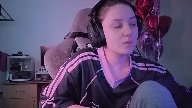 Snapshot of Holy_Kveta chatting on 02-27-26, 02:55 Holy Kveta online show from 02-27-26, 02:55