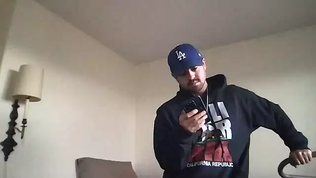 Snapshot of Miles98_ chatting on 04-10-26, 08:24 Miles98 online show from 04-10-26, 08:24