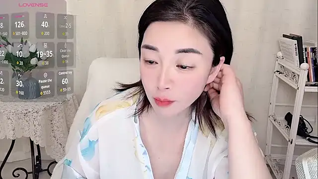 Snapshot of Sunse11 chatting on 02-11-26, 04:01 Sunse11 online show from 02-11-26, 04:01