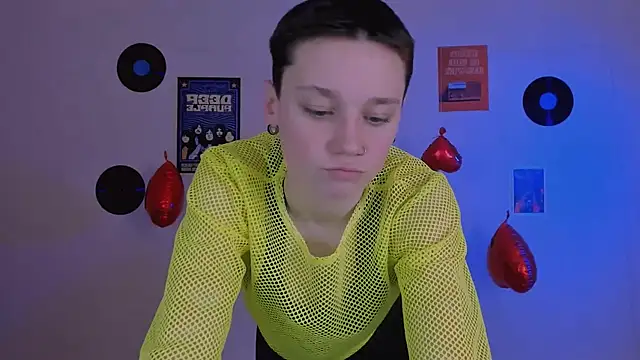 Snapshot of emi_fade chatting on 02-19-26, 09:27 emi fade online show from 02-19-26, 09:27