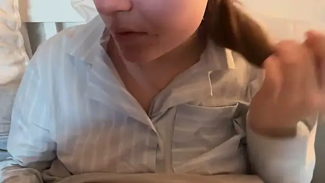 Lucyschickt online show from 04-02-26, 05:05