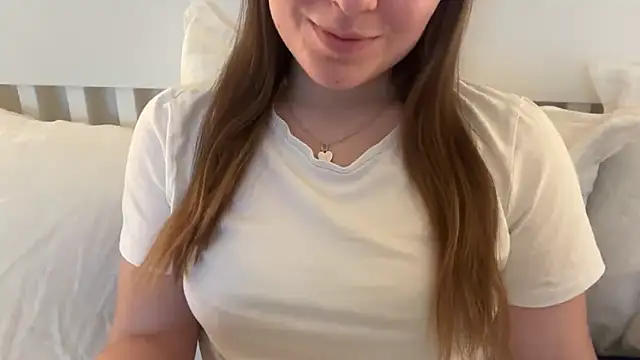 Lucyschickt online show from 04-13-26, 05:51