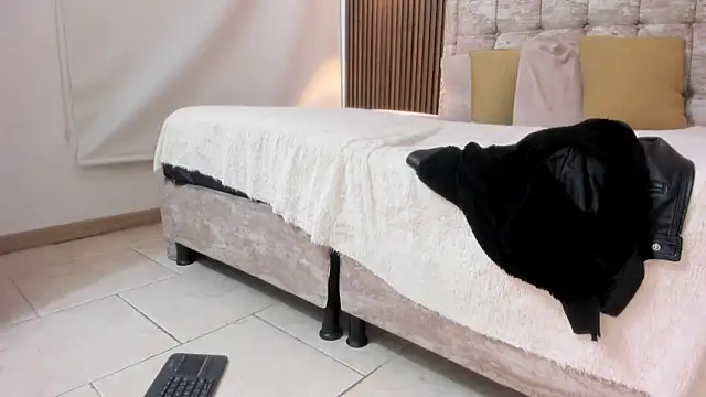 Snapshot of Lia_Nova chatting on 02-22-26, 01:18 Lia Nova online show from 02-22-26, 01:18