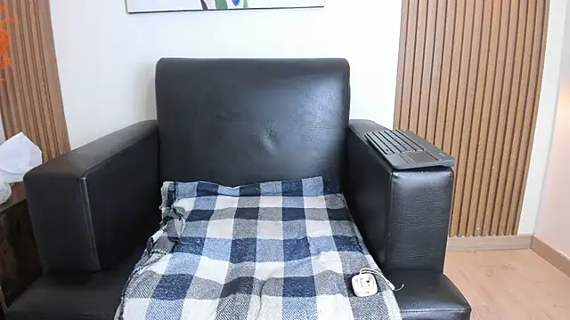 Lia Nova online show from 04-15-26, 08:31