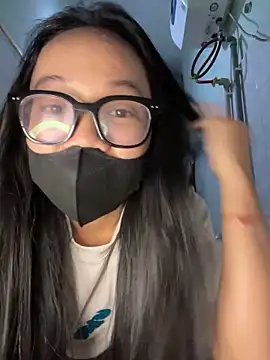 Snapshot of Leeeiuu chatting on 02-10-26, 05:17 Leeeiuu online show from 02-10-26, 05:17