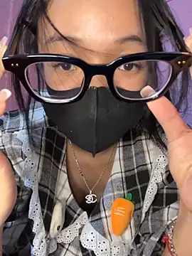 Snapshot of Leeeiuu chatting on 02-20-26, 01:44 Leeeiuu online show from 02-20-26, 01:44