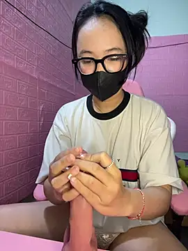 Snapshot of Leeeiuu chatting on 02-25-26, 02:48 Leeeiuu online show from 02-25-26, 02:48