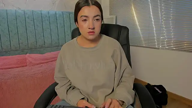 Snapshot of Tara_Parker chatting on 02-11-26, 12:10 Tara Parker online show from 02-11-26, 12:10