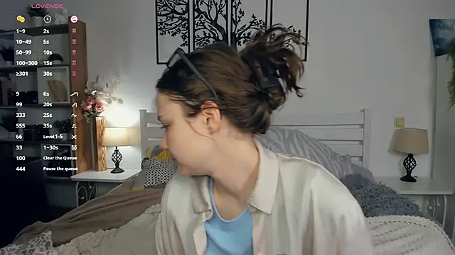 Snapshot of MalvinaTrafford chatting on 03-01-26, 08:11 MalvinaTrafford online show from 03-01-26, 08:11