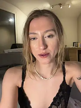 Snapshot of romyxxs chatting on 02-20-26, 01:02 romyxxs online show from 02-20-26, 01:02