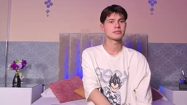 Snapshot of Derek_Sinn chatting on 02-12-26, 08:15 Derek Sinn online show from 02-12-26, 08:15