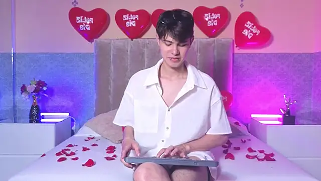 Snapshot of Derek_Sinn chatting on 02-14-26, 09:11 Derek Sinn online show from 02-14-26, 09:11