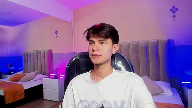 Derek Sinn online show from 04-11-26, 08:02