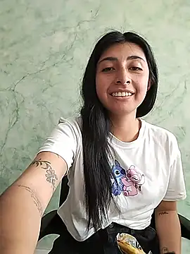 Snapshot of EmmaWilliamss4 chatting on 02-17-26, 02:57 EmmaWilliamss4 online show from 02-17-26, 02:57