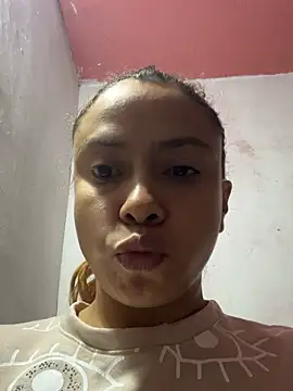 Snapshot of Samantha_rousse28 chatting on 02-18-26, 10:33 Samantha rousse28 online show from 02-18-26, 10:33